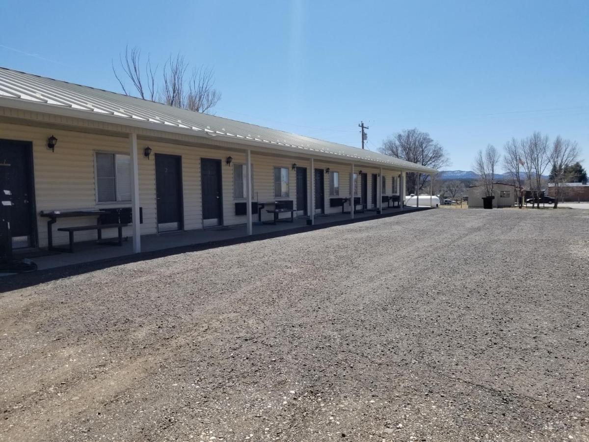 Galaxy Of Harley Bikers Between Bryce And Zion Motel Hatch Exterior foto